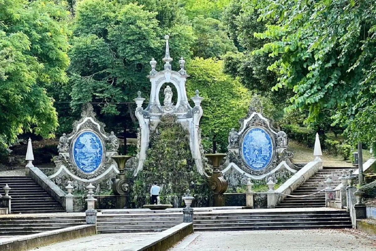 The Fonte da Sereia found in Jardim da Sereia for Coimbra cannabis travel Guide CannaTrailz
