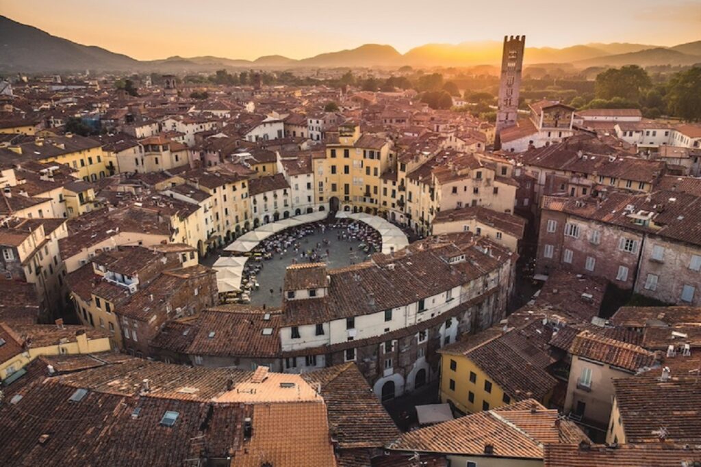 Piazza dell'Anfiteatro for Cannabis in Lucca Travel Guide.