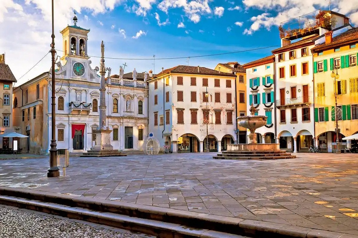 Sunlight glow on the Piazza San Giacomo for Cannabis in Udine Travel Guide.