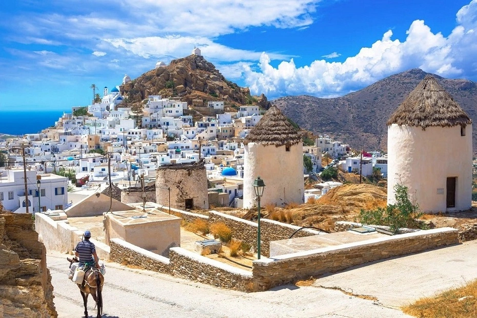 Whitewashed houses in Chora village on the Island of Ios, Greece